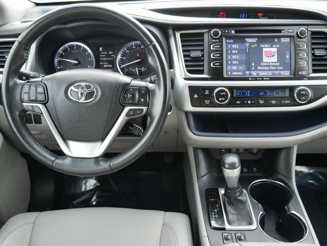 Used 2019 Toyota Highlander XLE image 17