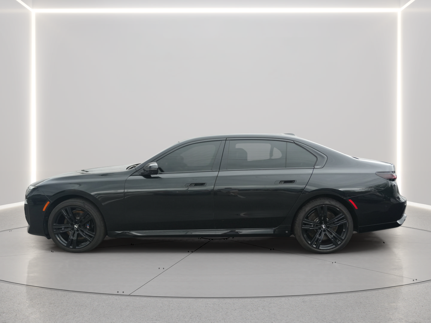 Used 2023 BMW 760i xDrive w/ Executive Package AWD/4WD image 2