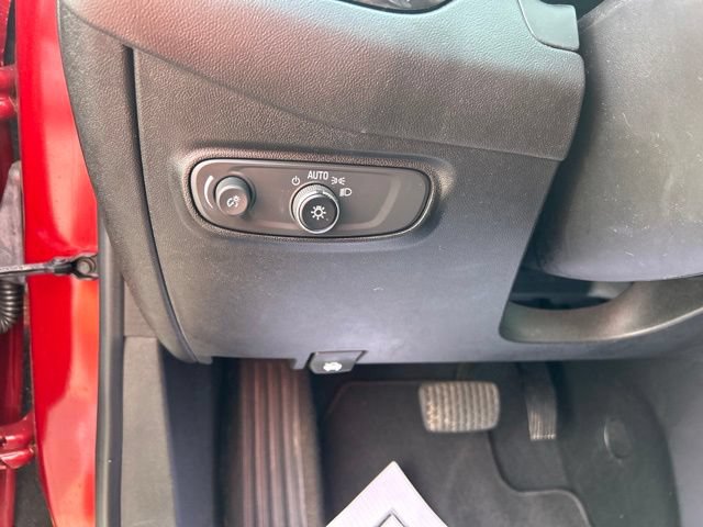 Used 2022 Chevrolet Equinox RS w/ RS Leather Package FWD image 17