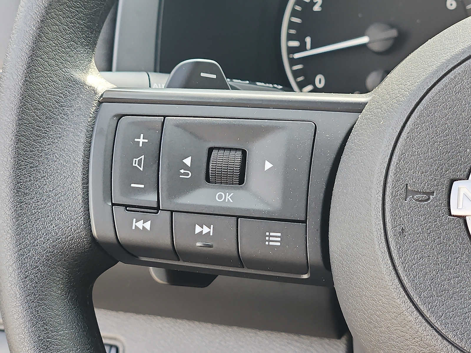 Used 2024 Nissan Pathfinder S AWD/4WD image 20