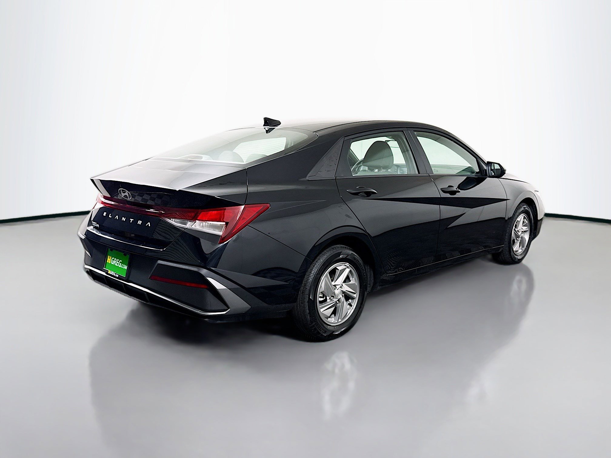 Used 2025 Hyundai Elantra SE image 10