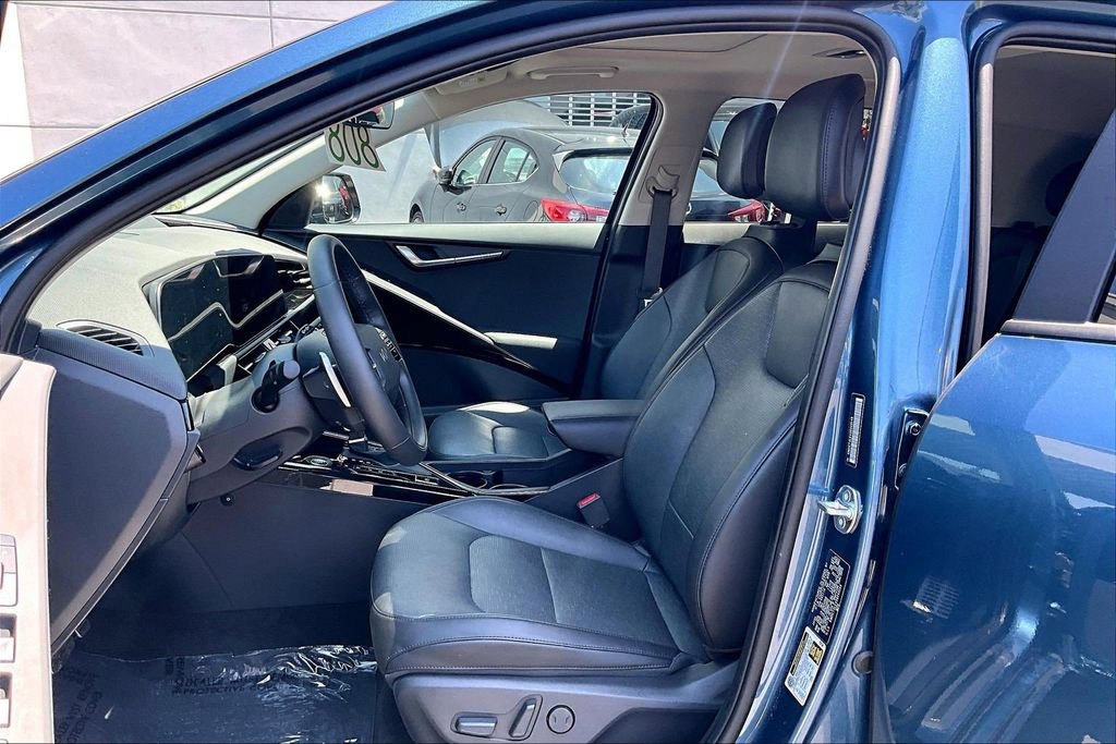 Used 2025 Kia Niro SX Touring FWD image 16