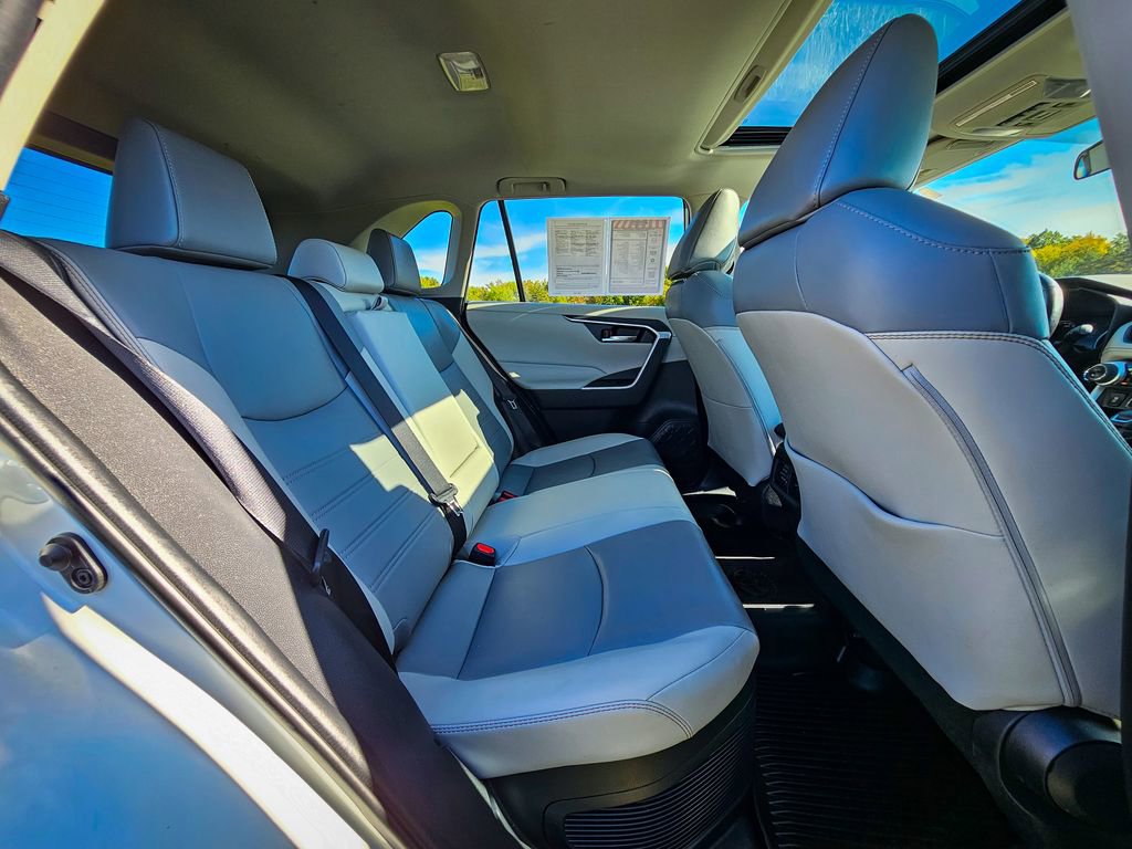 Used 2021 Toyota RAV4 XLE Premium image 40