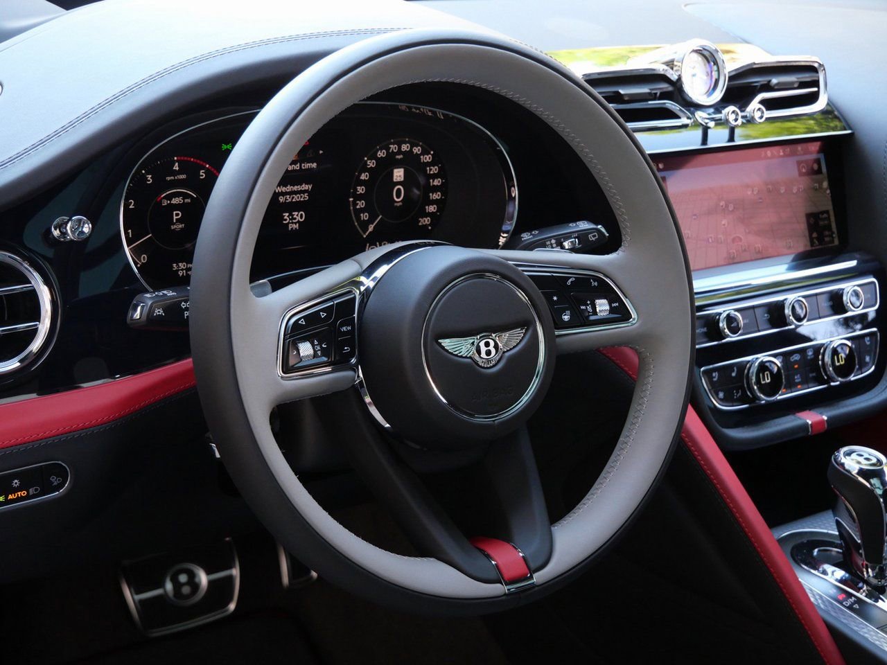 Used 2025 Bentley Bentayga Extended Wheelbase AWD/4WD image 15