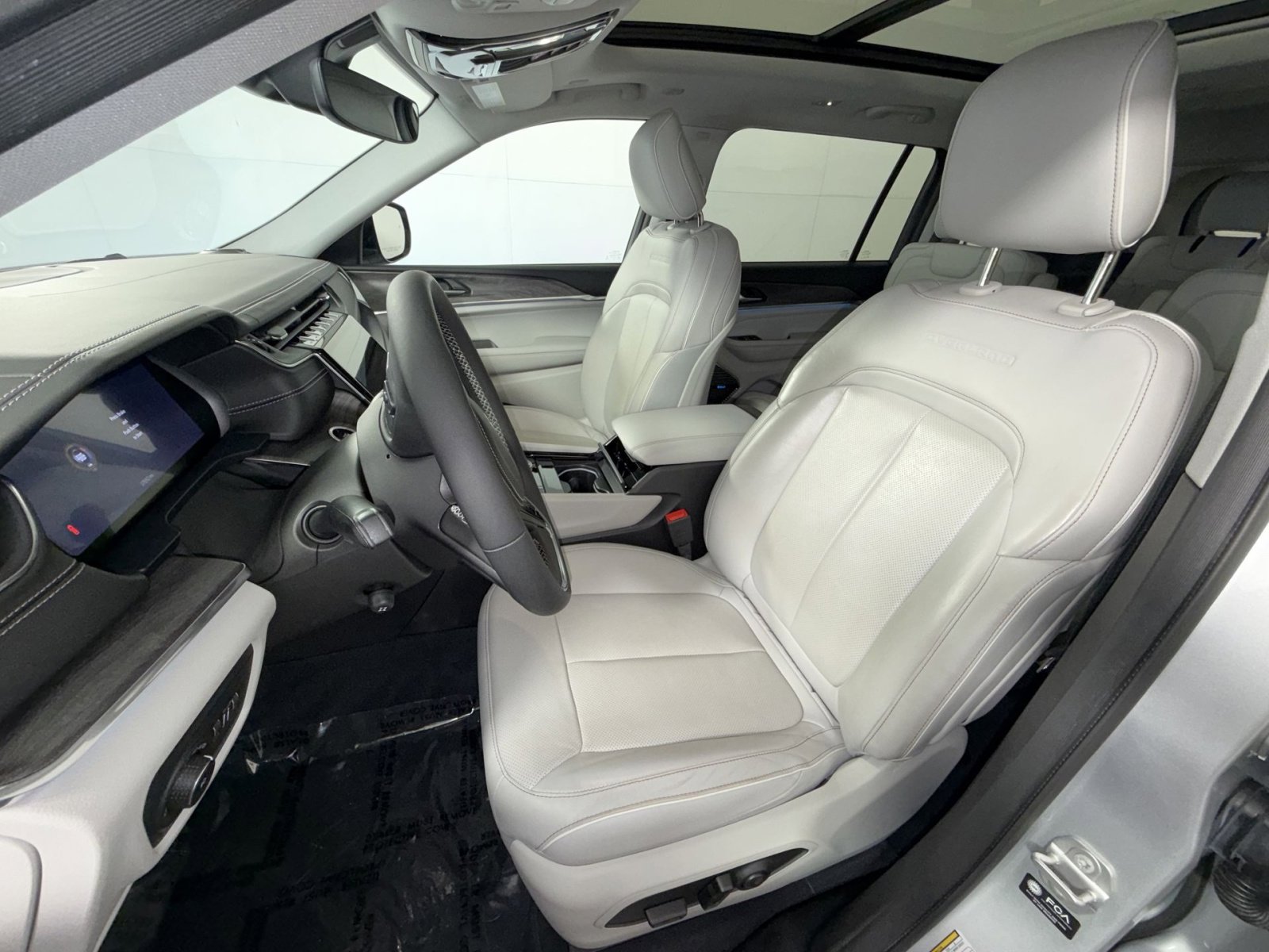 Used 2023 Jeep Grand Cherokee L Overland image 13