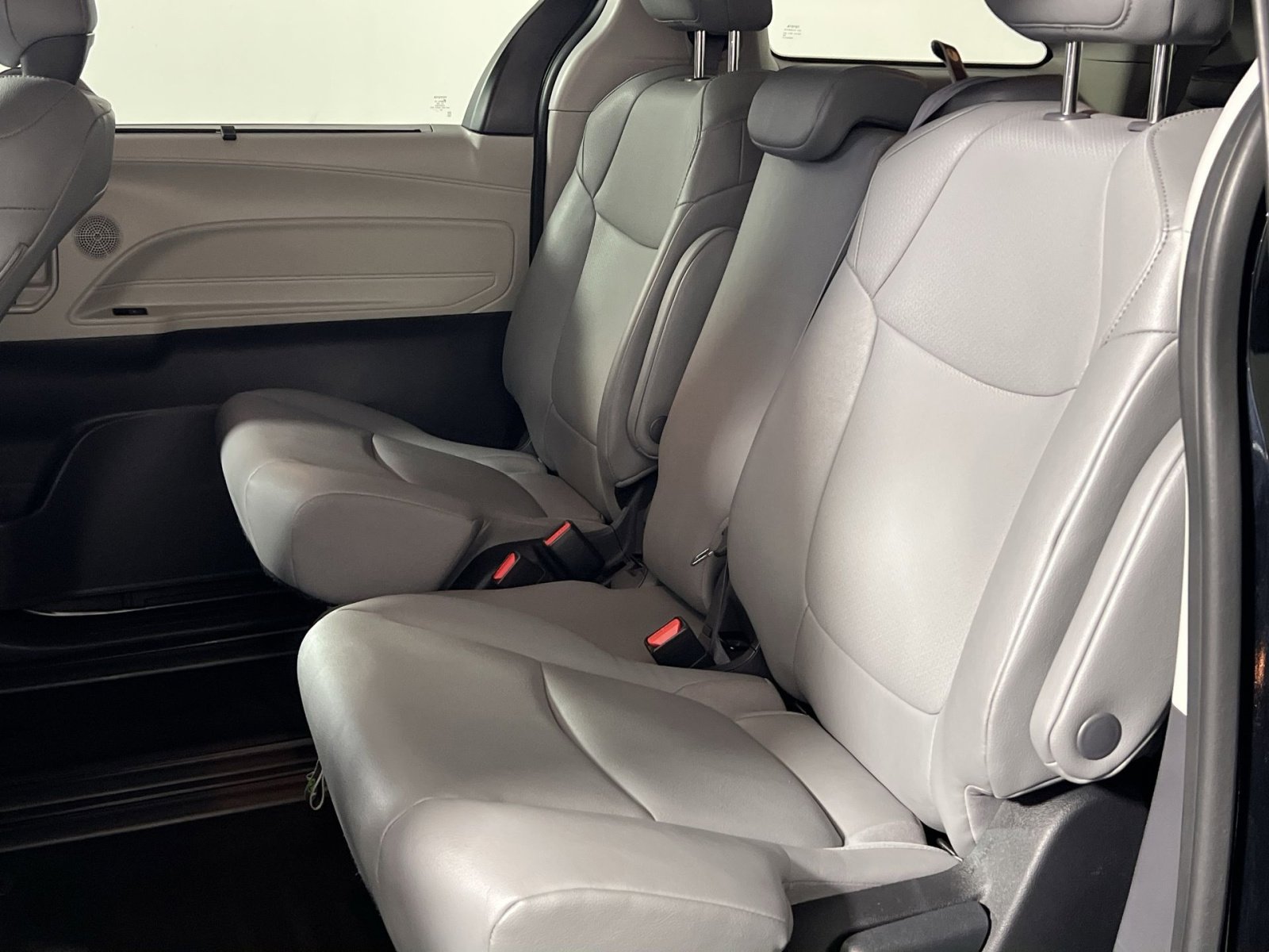 Used 2024 Toyota Sienna XLE image 25