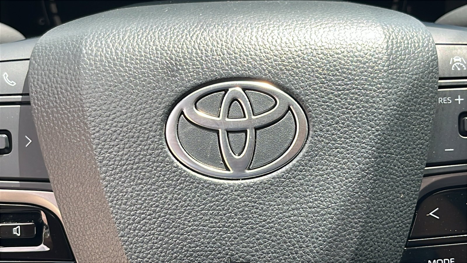 Used 2025 Toyota Camry LE FWD image 17