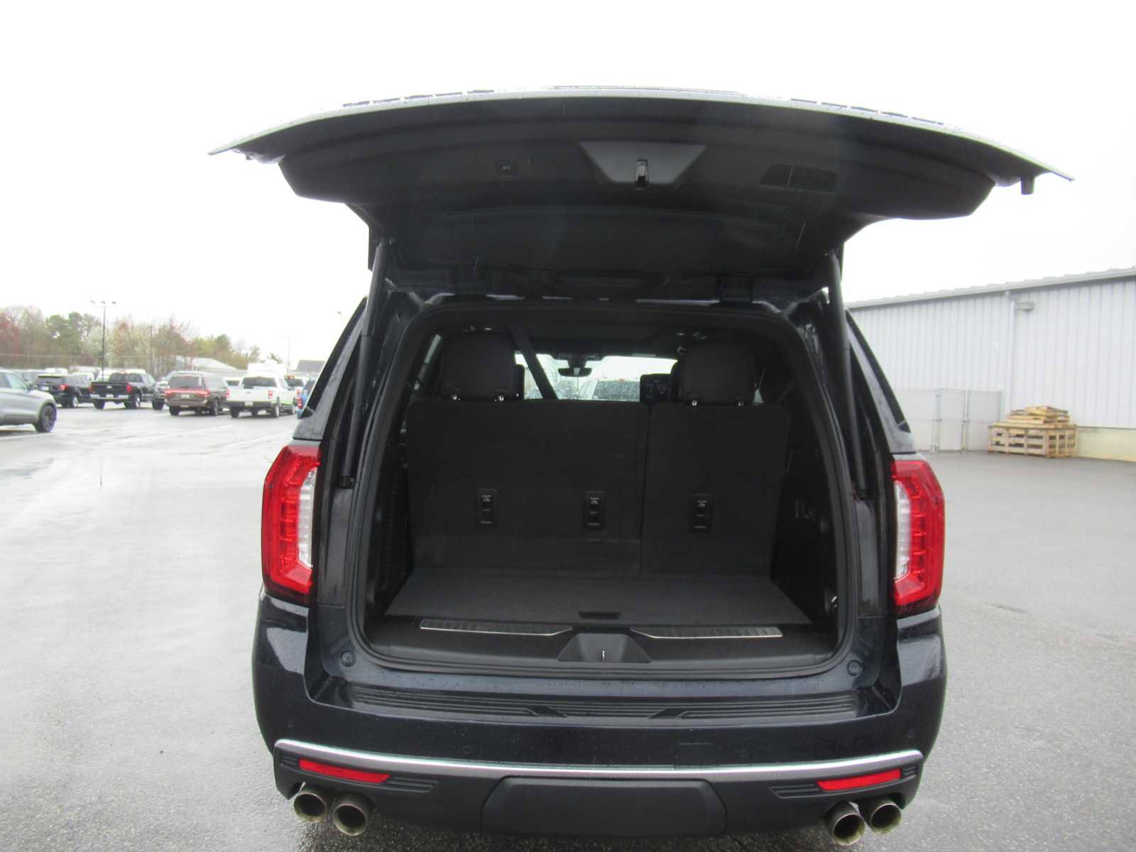 Used 2021 GMC Yukon Denali w/ Denali Premium Package AWD/4WD image 24