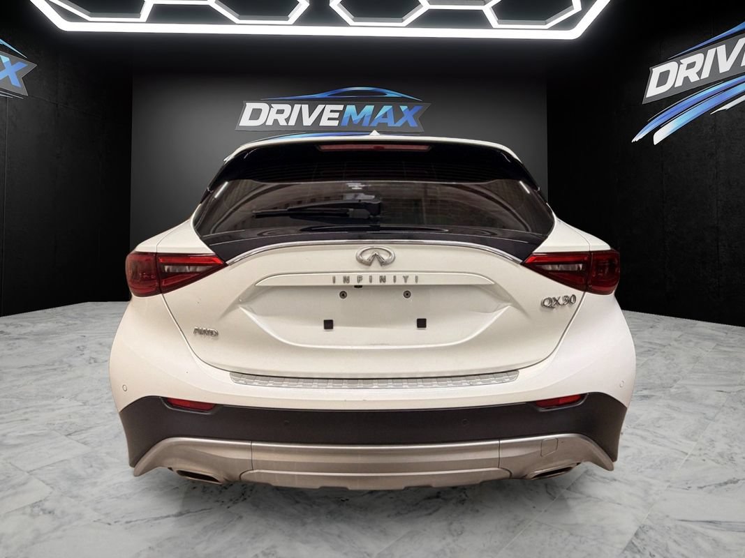 Used 2018 INFINITI QX30 Premium w/ Navigation Package AWD/4WD image 6