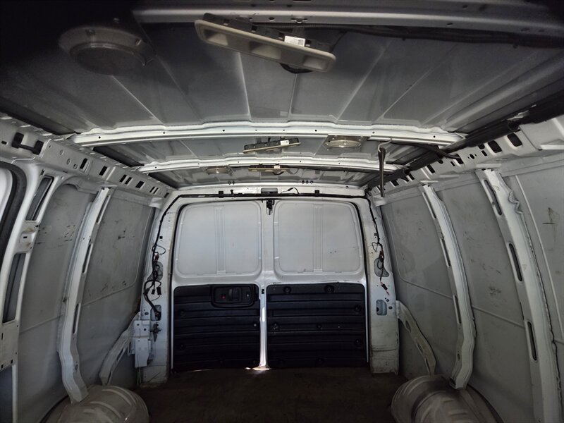 Used 2015 Chevrolet Express 2500 RWD image 19