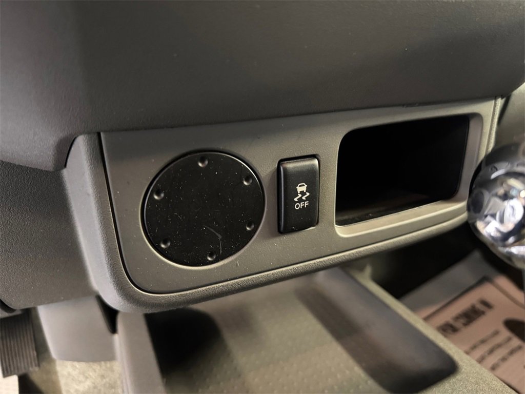 Used 2015 Nissan Frontier SV image 30