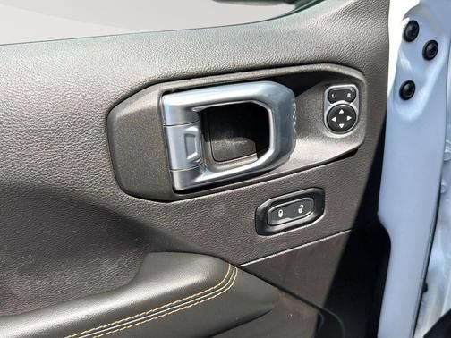 Used 2024 Jeep Wrangler Unlimited Sahara AWD/4WD image 14