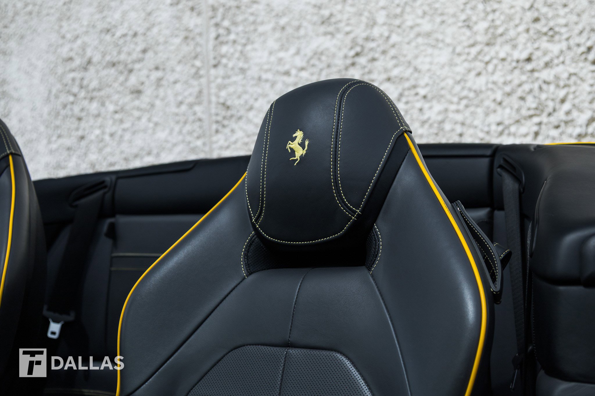 Used 2016 Ferrari California T RWD image 32