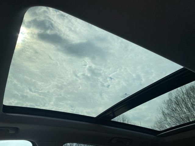 Used 2019 Chevrolet Equinox LT w/ Sun & Navigation Package image 17