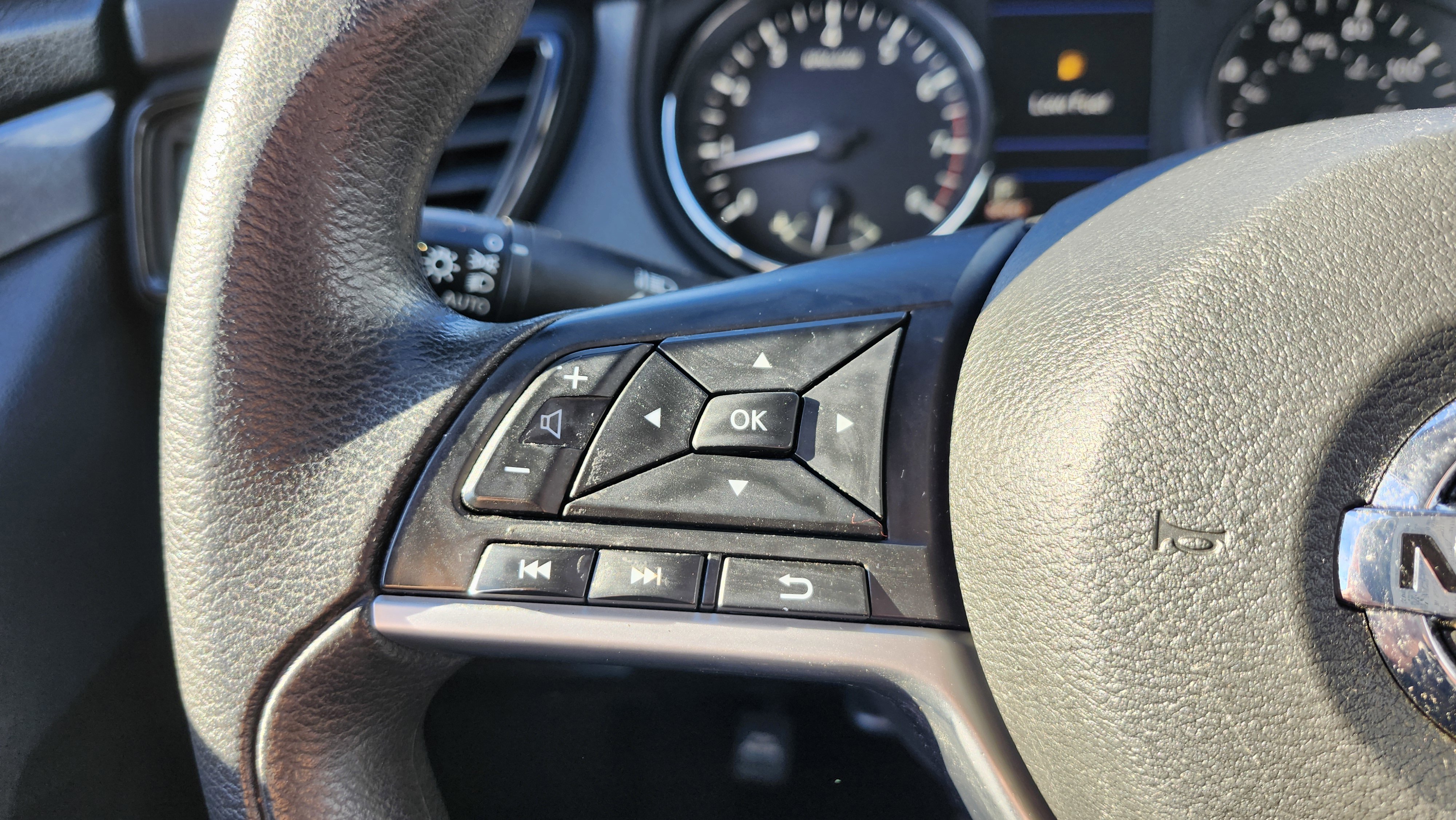 Used 2020 Nissan Rogue S image 30