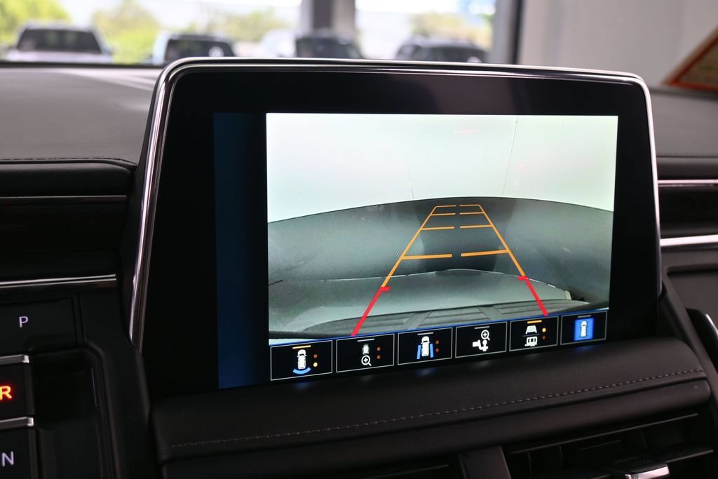 Used 2022 Chevrolet Suburban Z71 w/ Luxury Package AWD/4WD image 19