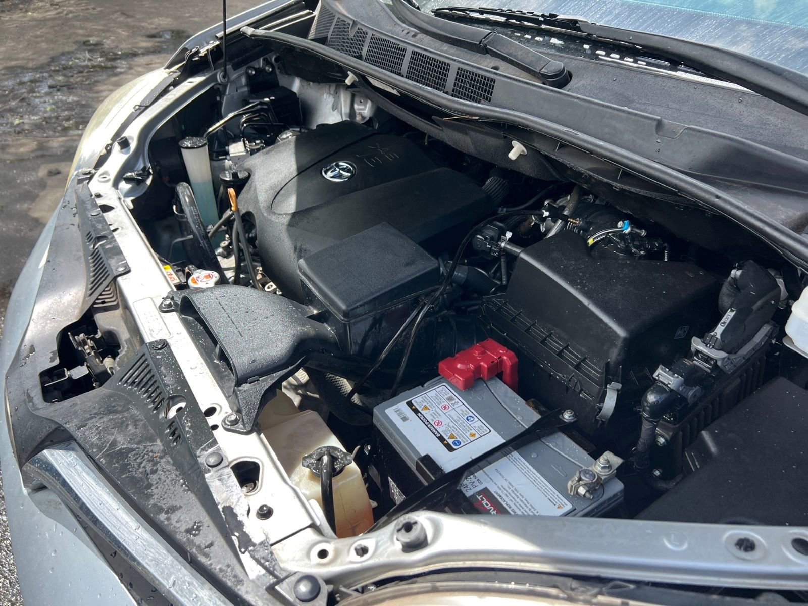 Used 2019 Toyota Sienna LE w/ LE Preferred Package FWD image 34