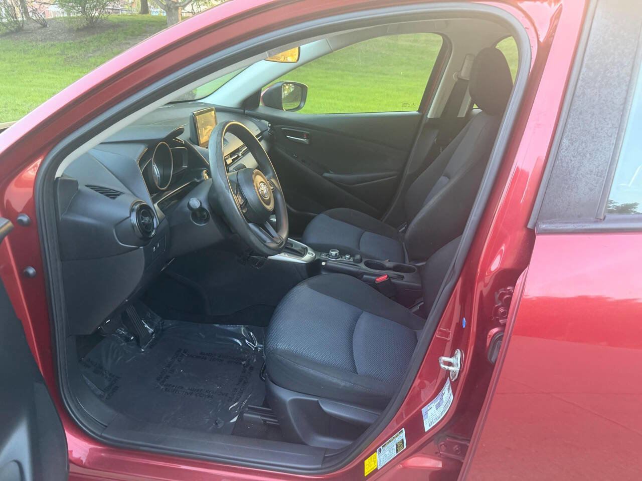 Used 2019 Toyota Yaris L FWD image 8