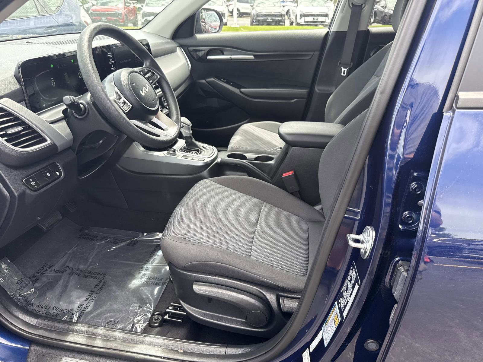 Used 2025 Kia Seltos LX AWD/4WD image 18