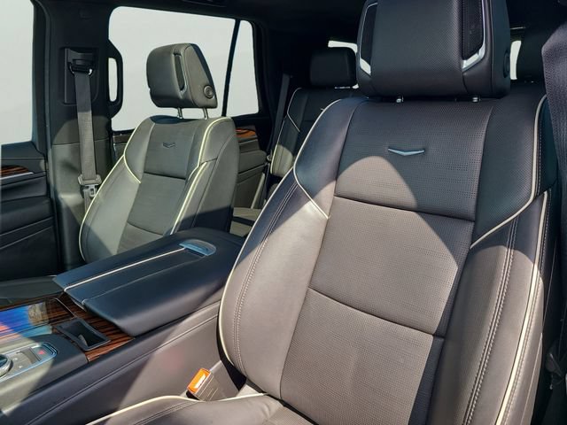 Used 2023 Cadillac Escalade Premium Luxury AWD/4WD image 20