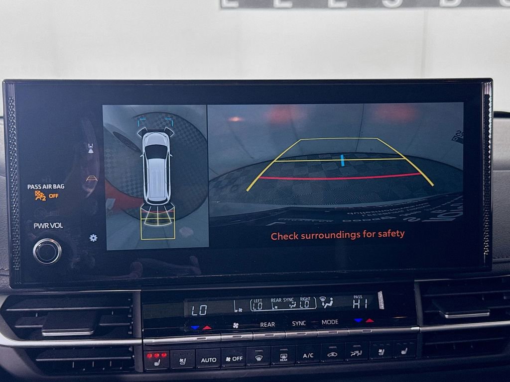 Used 2025 Toyota Sienna Platinum image 13