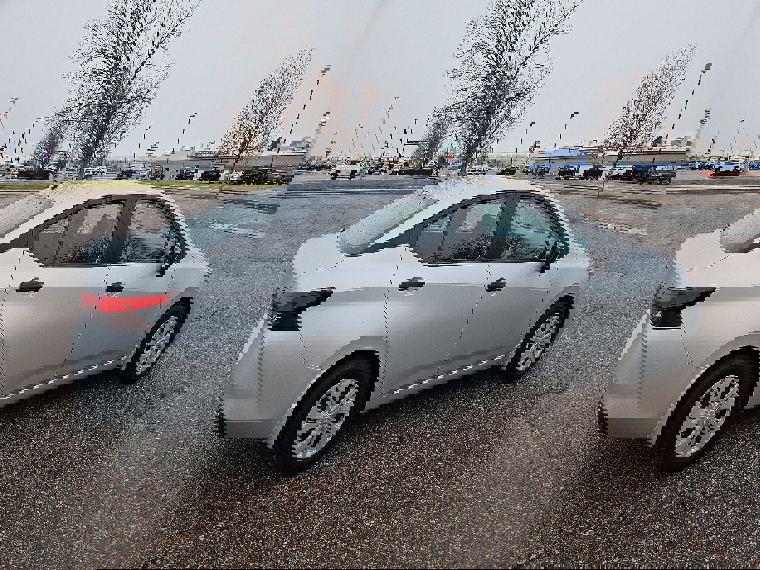 Used 2022 Nissan Versa S image 4