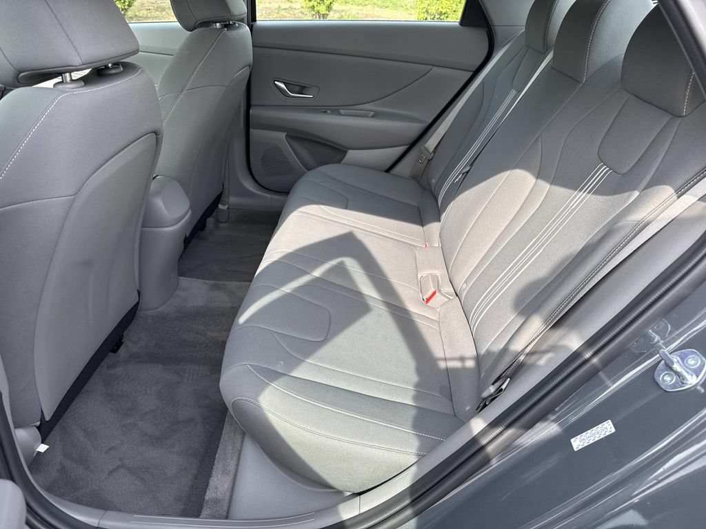 Used 2023 Hyundai Elantra SEL w/ Convenience Package FWD image 23