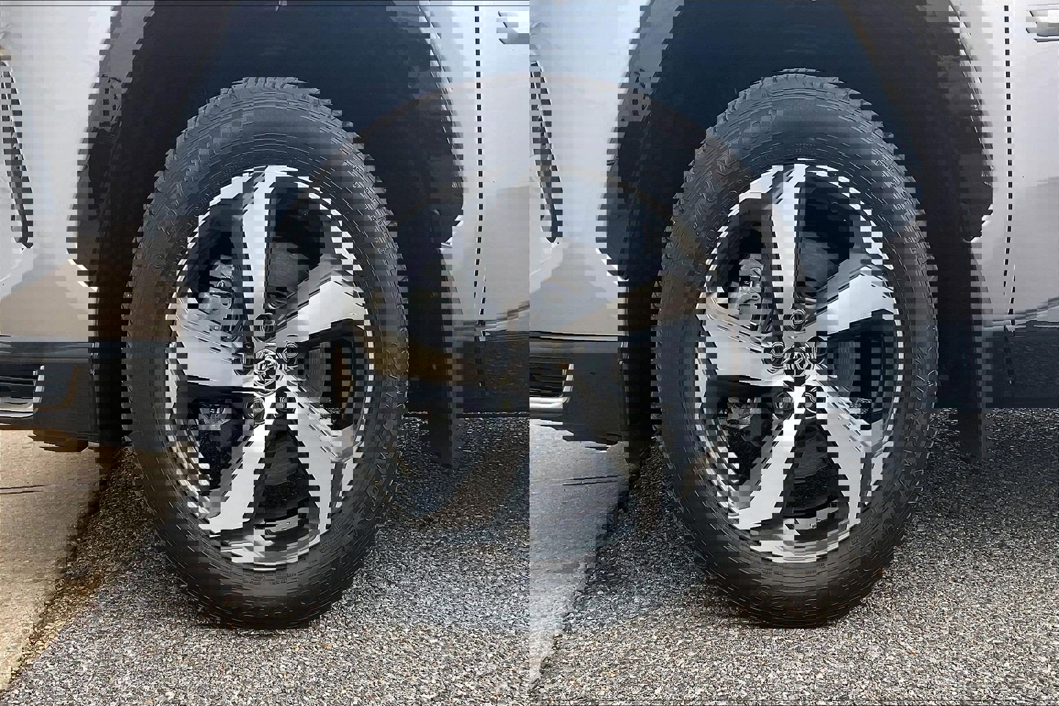 Used 2023 Toyota RAV4 SE image 11