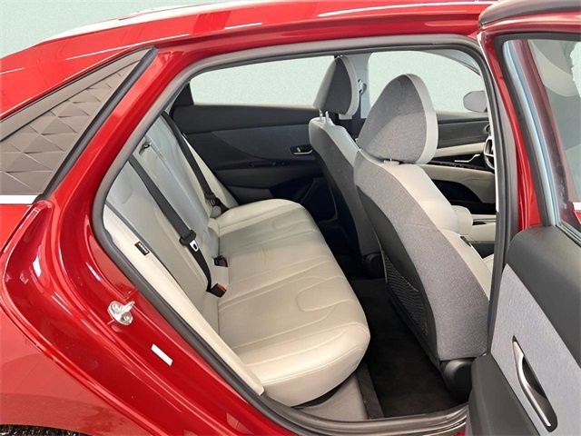 Used 2025 Hyundai Elantra Limited image 12