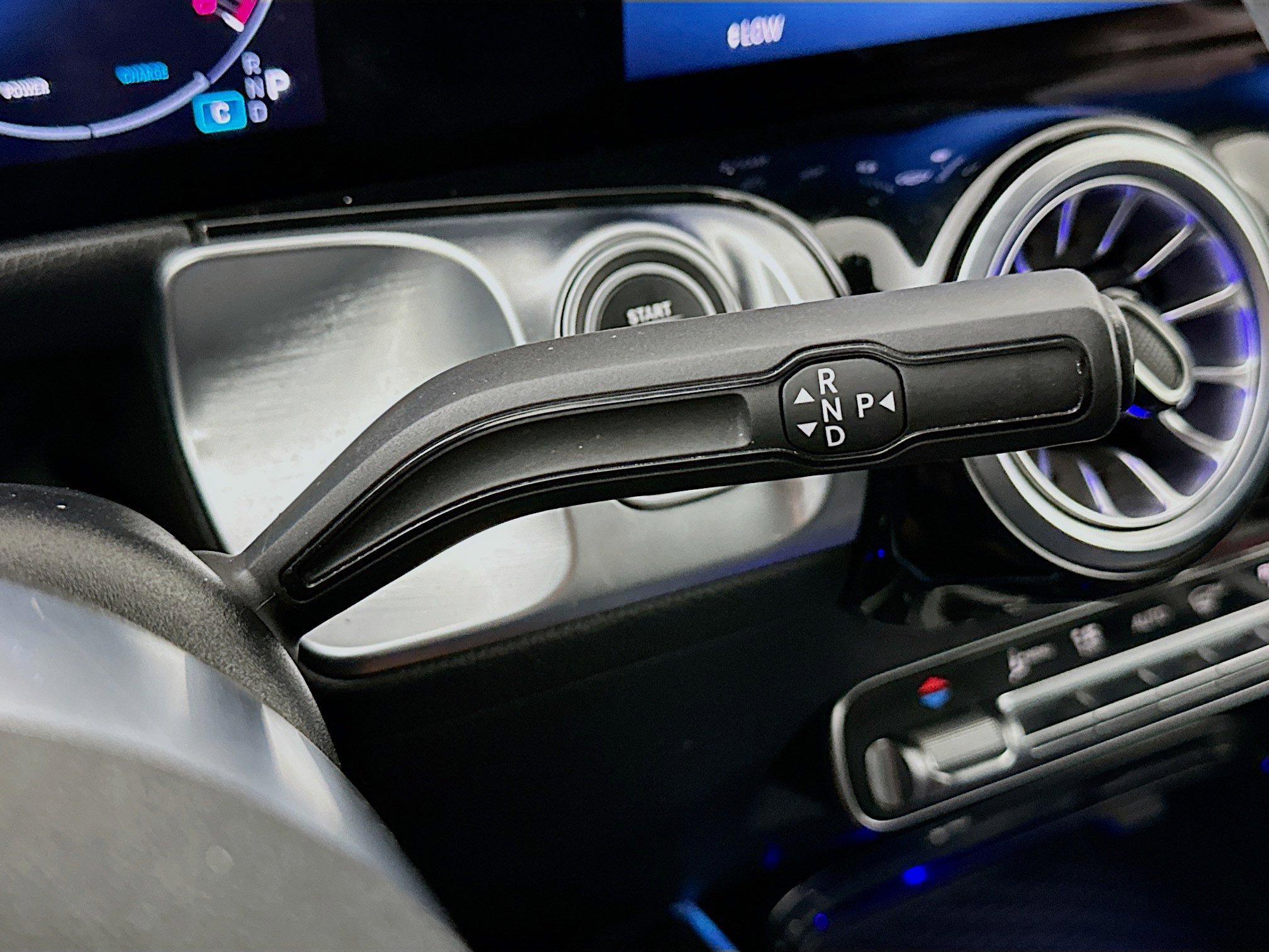 Used 2025 Mercedes-Benz GLB 250 4MATIC image 24