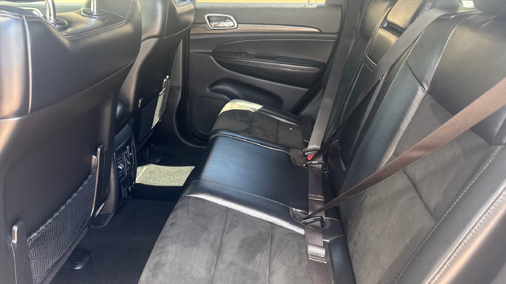 Used 2019 Jeep Grand Cherokee Altitude AWD/4WD image 10