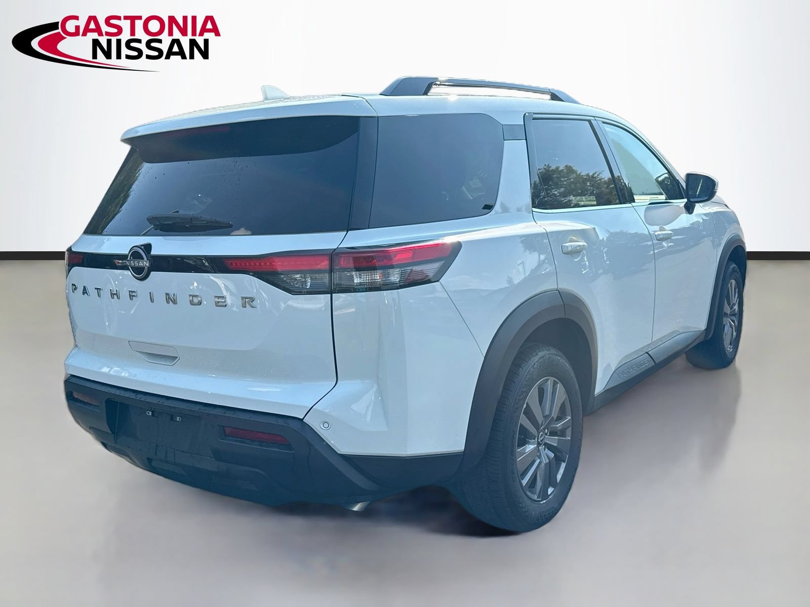Used 2025 Nissan Pathfinder SV FWD image 7