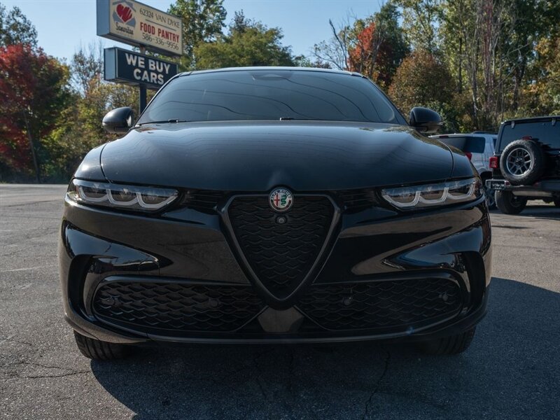 Used 2024 Alfa Romeo Tonale Veloce w/ Active Assist Package AWD/4WD image 3