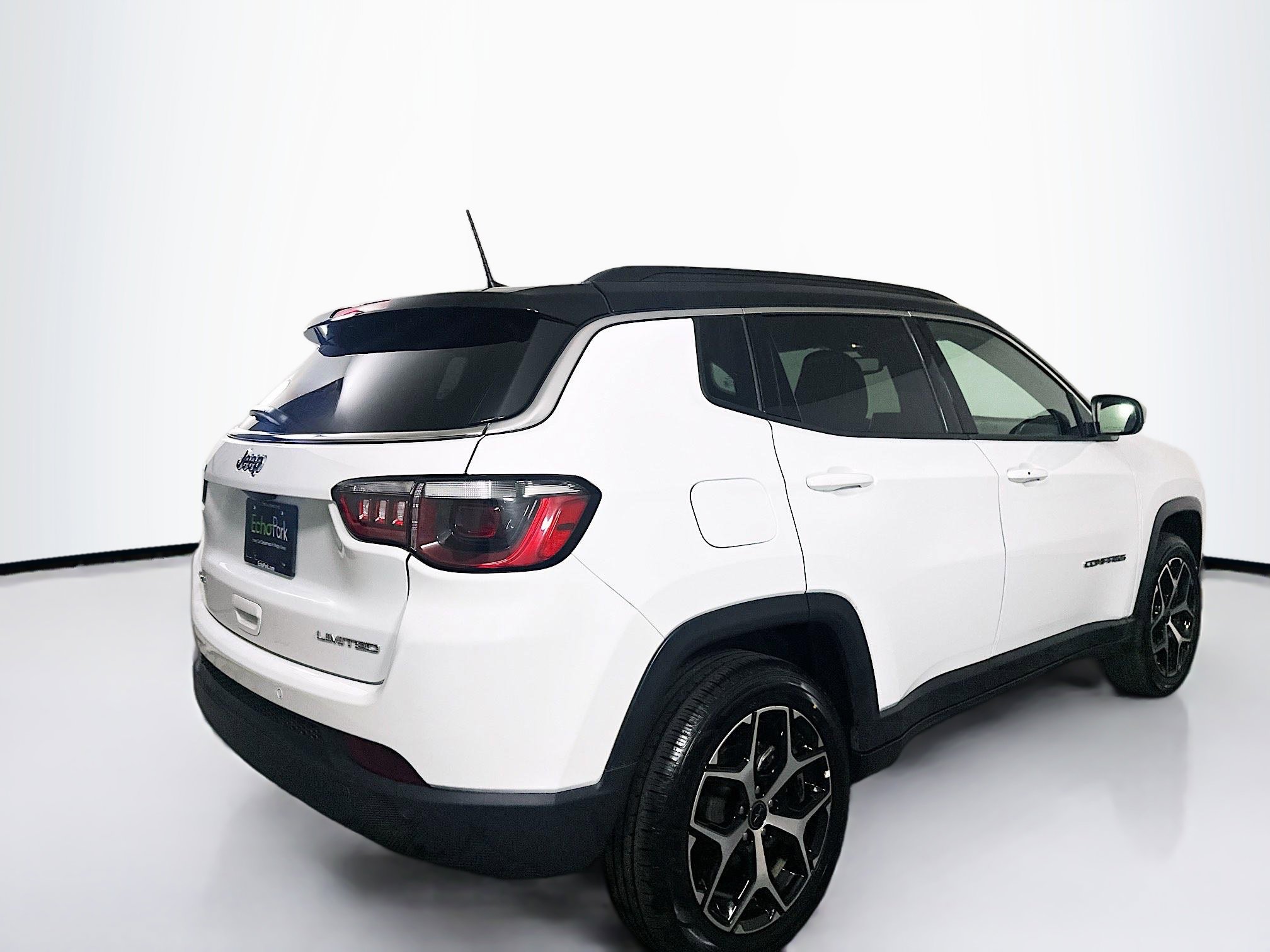 Used 2025 Jeep Compass Limited image 9