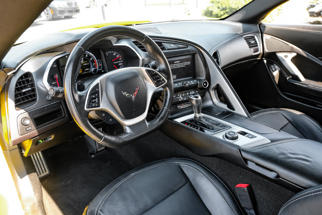 Used 2019 Chevrolet Corvette Stingray Coupe w/ 1LT RWD image 11