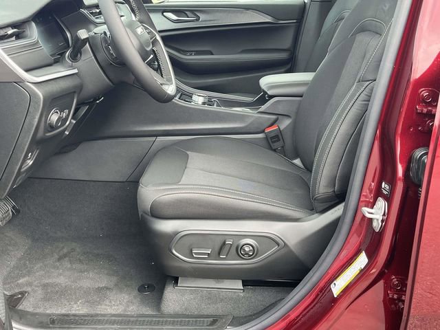 New 2025 Jeep Grand Cherokee Laredo X w/ Luxury Tech Group I image 9