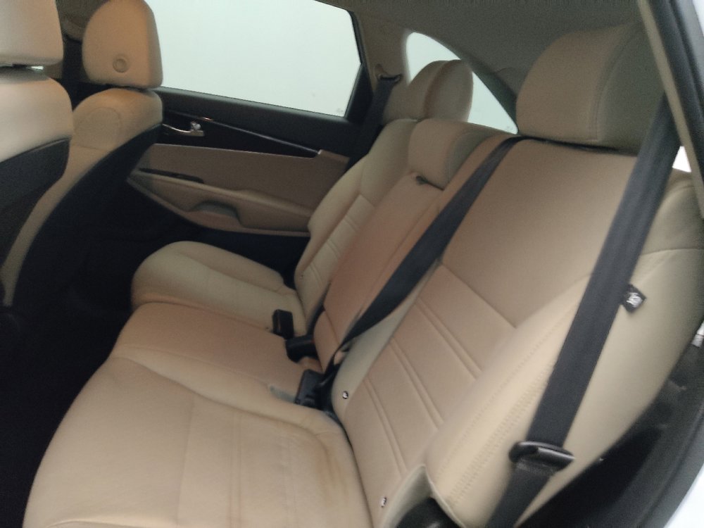 Used 2020 Kia Sorento LX FWD image 18