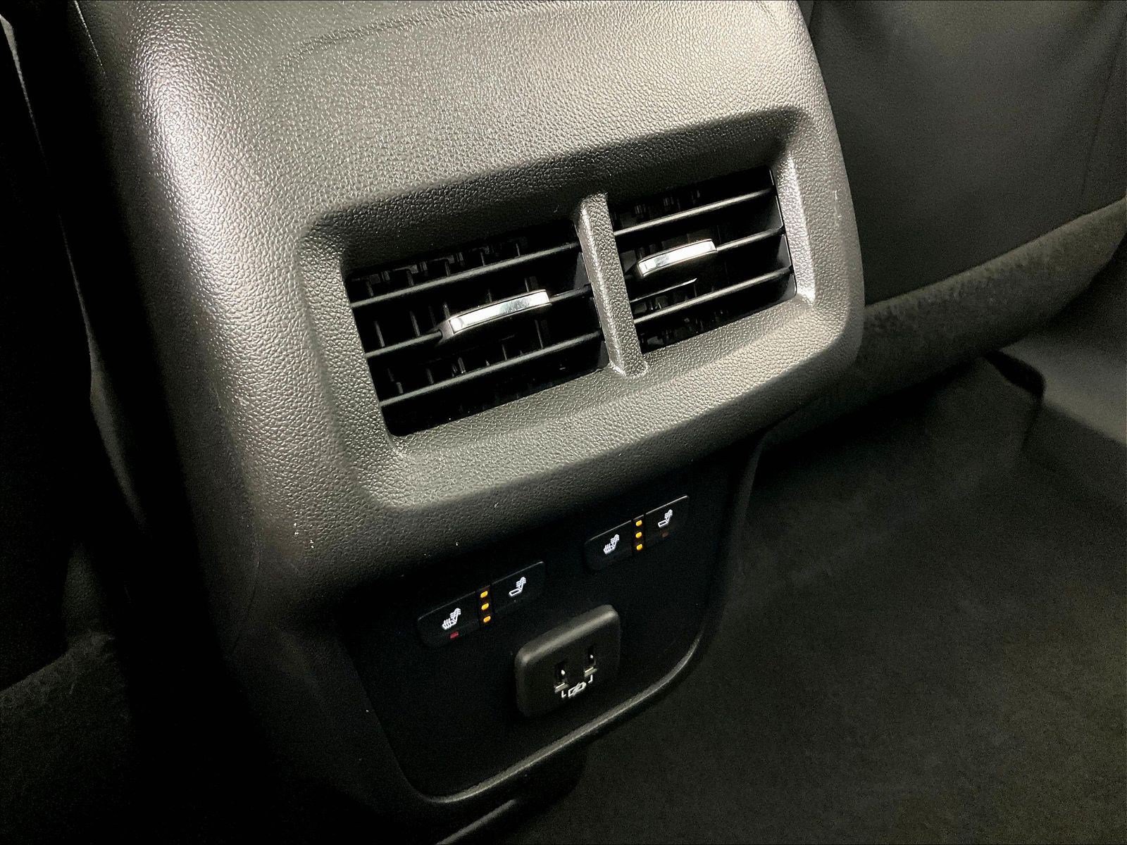 Used 2023 Chevrolet Equinox Premier AWD/4WD image 10