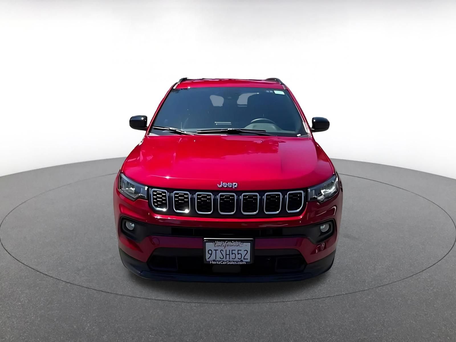 Used 2025 Jeep Compass Latitude AWD/4WD image 4