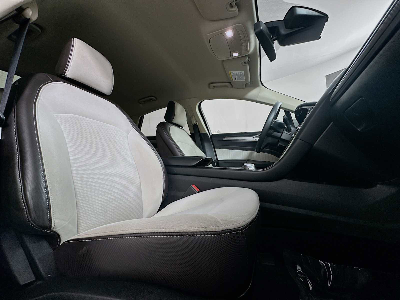 Used 2020 Ford Fusion SE w/ Equipment Group 151A image 25