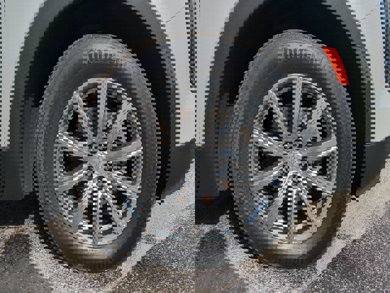 Used 2022 Cadillac XT4 Premium Luxury w/ Technology Package image 9