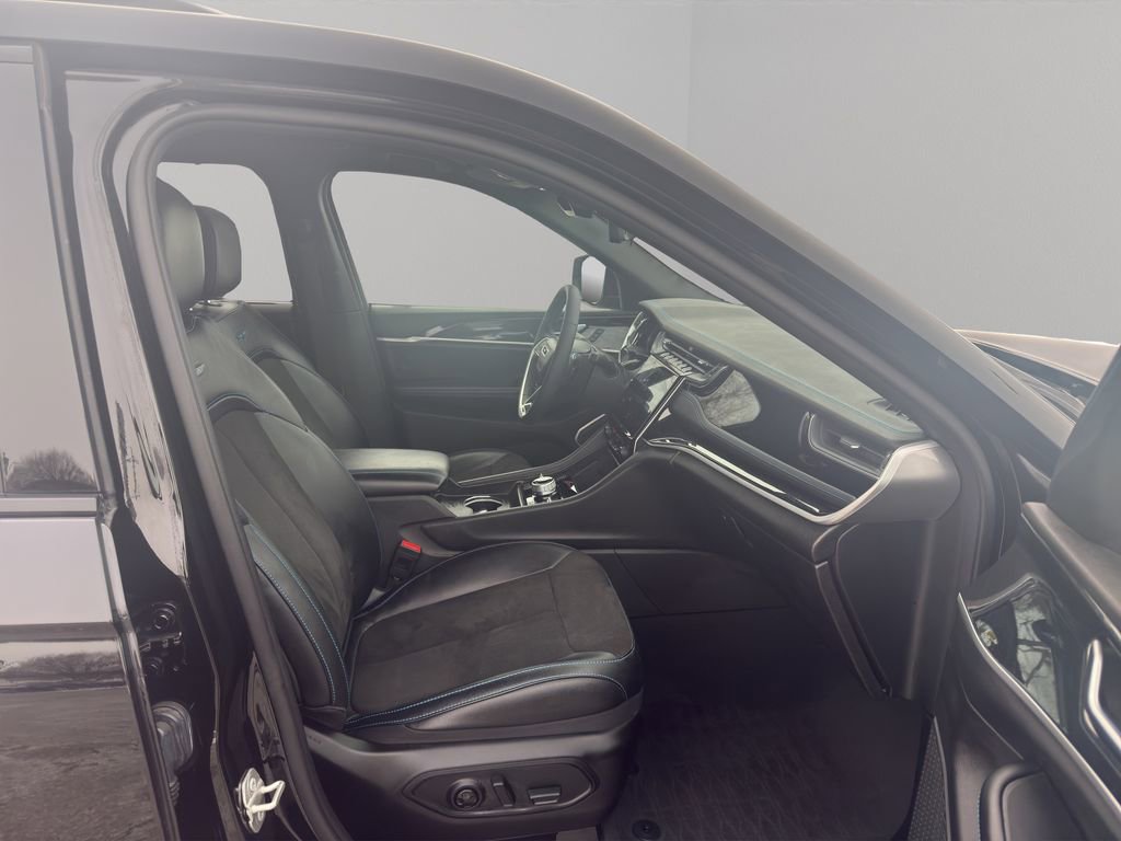 Used 2023 Jeep Grand Cherokee Trailhawk w/ Luxury Tech Group III image 28