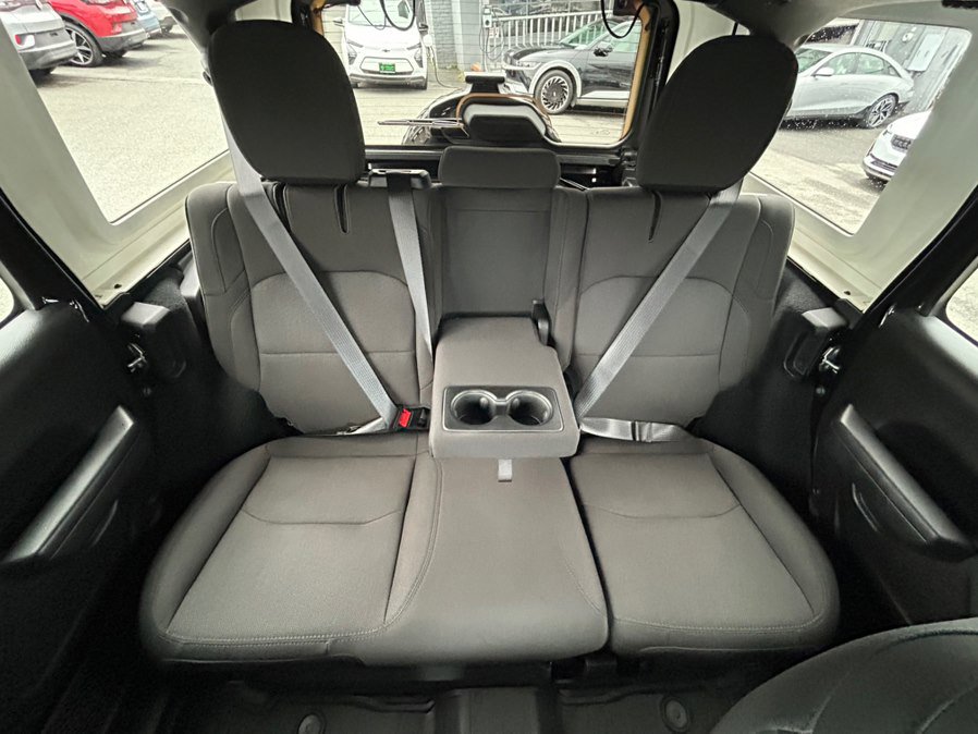 Used 2023 Jeep Wrangler Unlimited w/ Sun & Screen Package AWD/4WD image 45