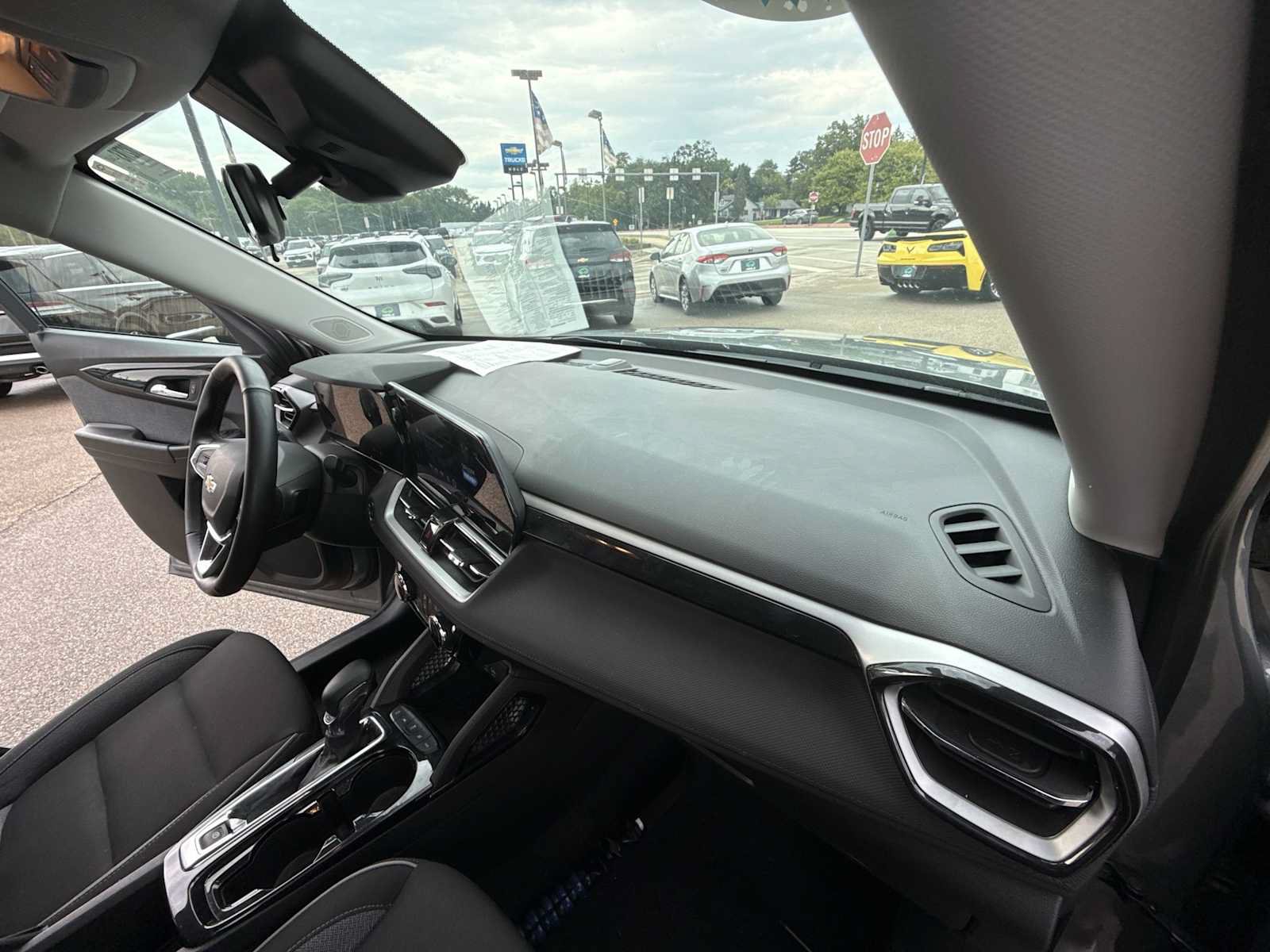 Used 2024 Chevrolet TrailBlazer LT w/ LT Cold Weather Package AWD/4WD image 26