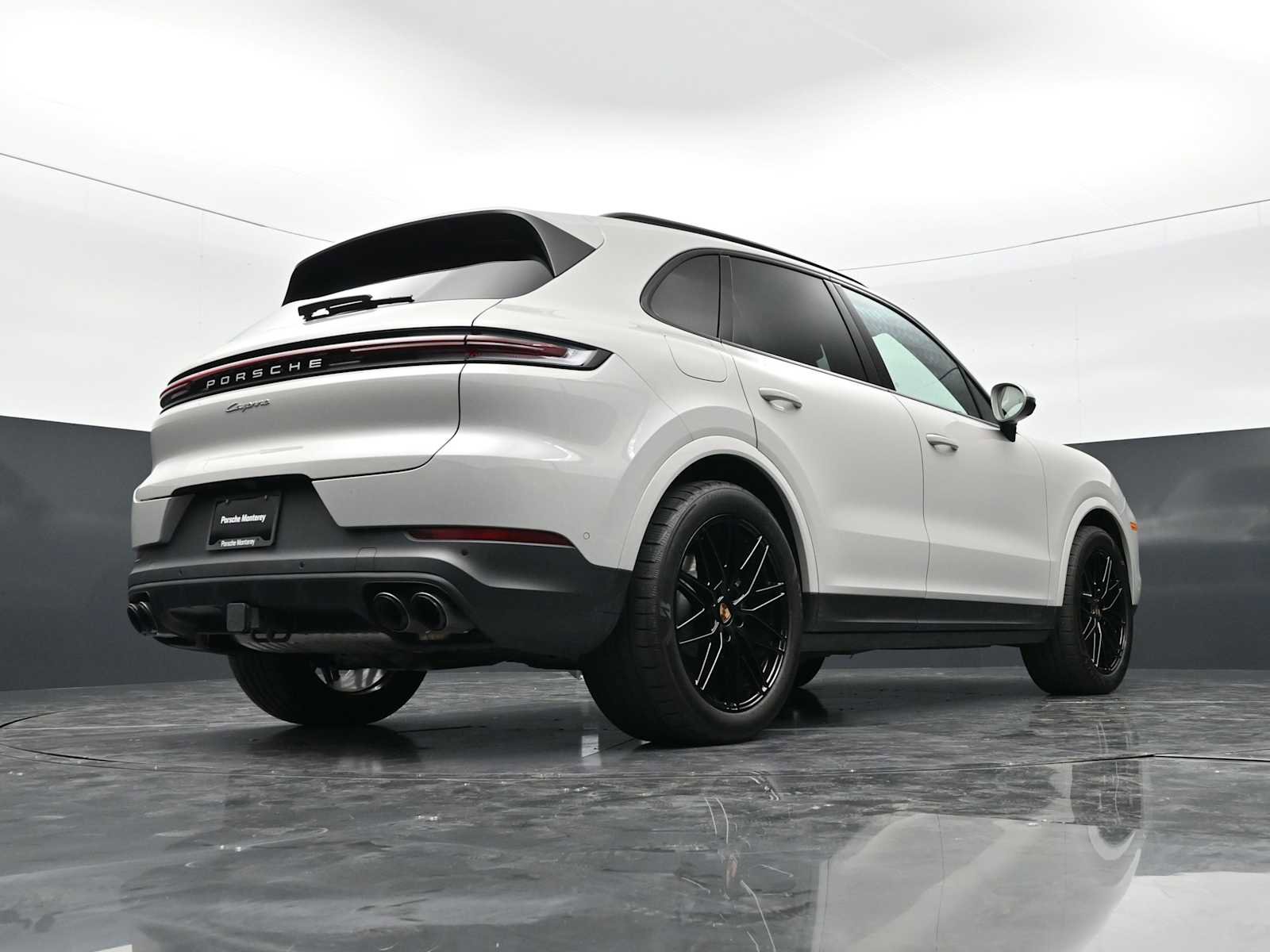 Certified 2025 Porsche Cayenne AWD/4WD image 44