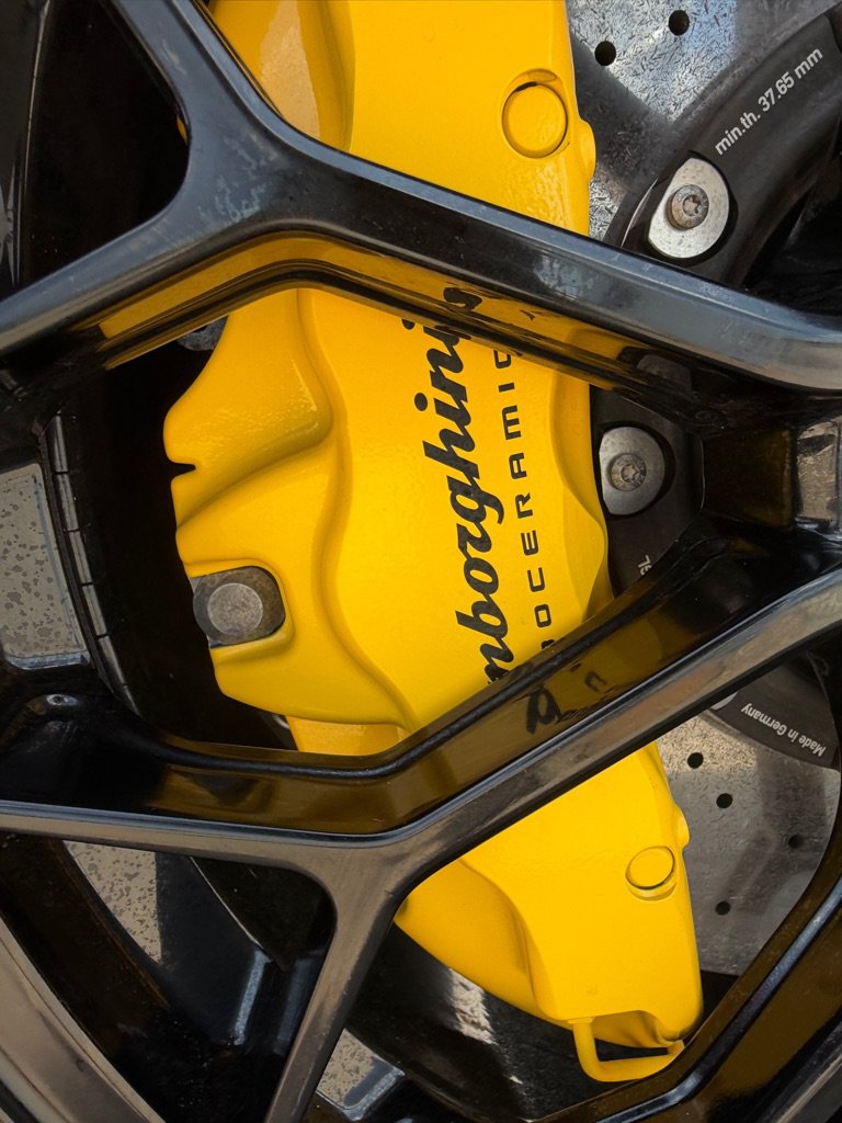 Used 2021 Lamborghini Huracan EVO RWD image 38