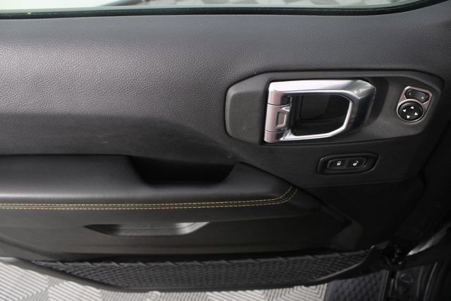 Used 2025 Jeep Wrangler Unlimited Sahara image 13