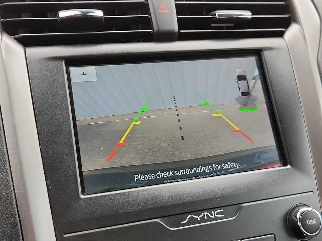 Used 2020 Ford Fusion SE AWD/4WD image 9