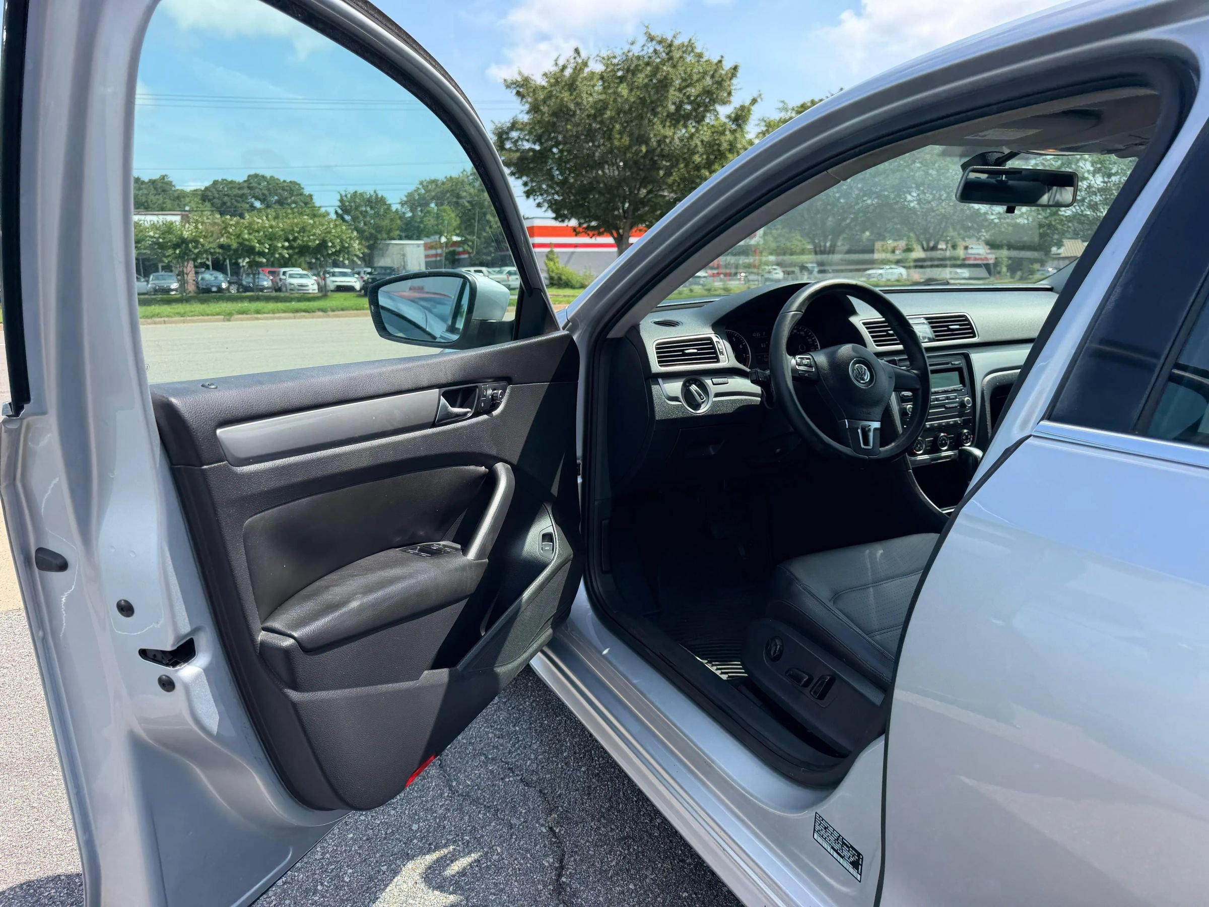 Used 2014 Volkswagen Passat 1.8T Wolfsburg Edition FWD image 9