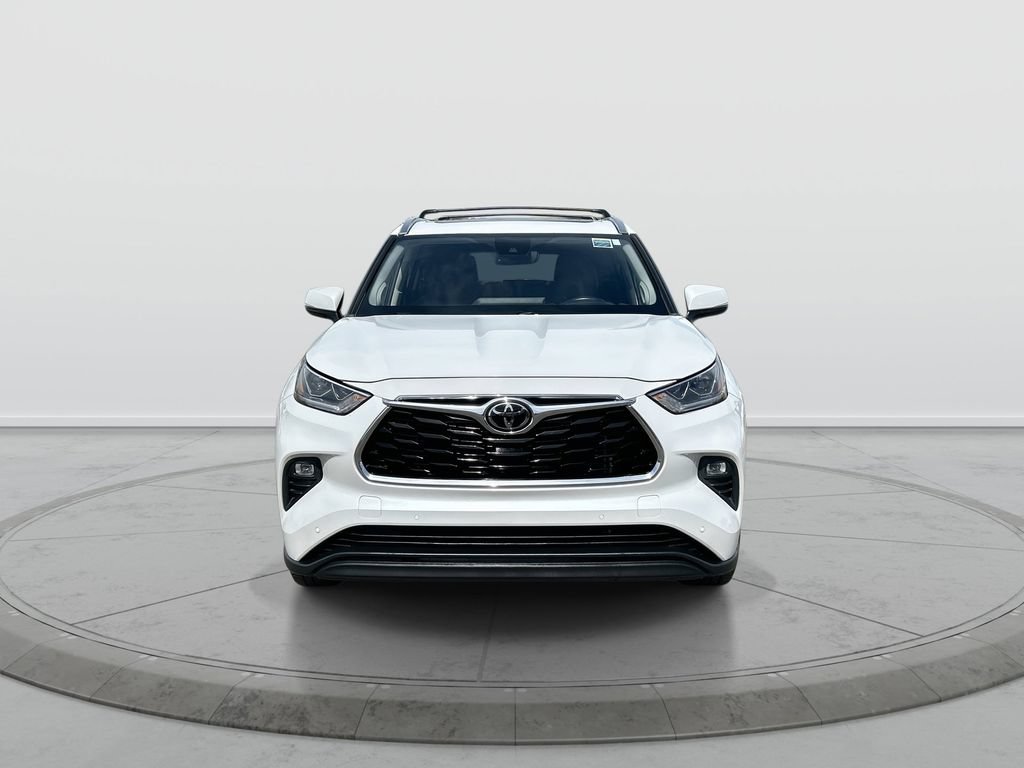 Used 2023 Toyota Highlander Limited AWD/4WD image 3